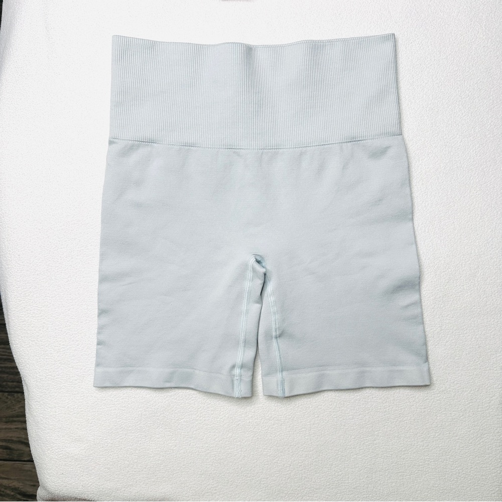 Aritzia Tnabody™ Atmosphere Hi-rise 5" Short| Plein Air - Picture 3 of 8